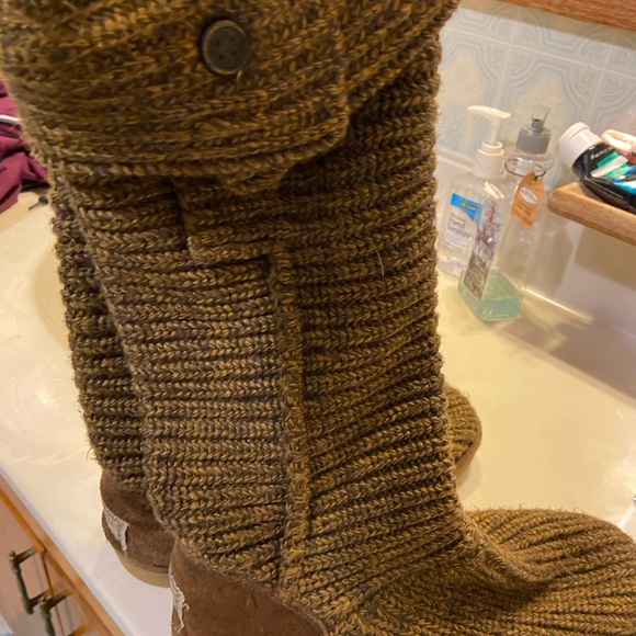 UGG - Picture 2 of 4